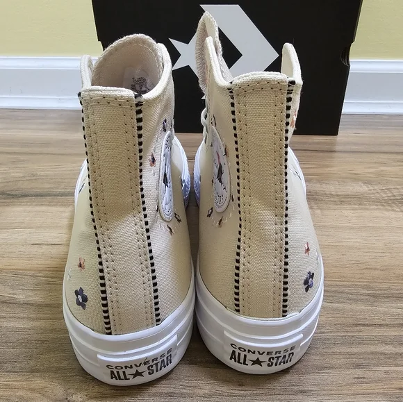 New Chuck Taylor All Star Lift Platform Petite Petals - Picture 4 of 11